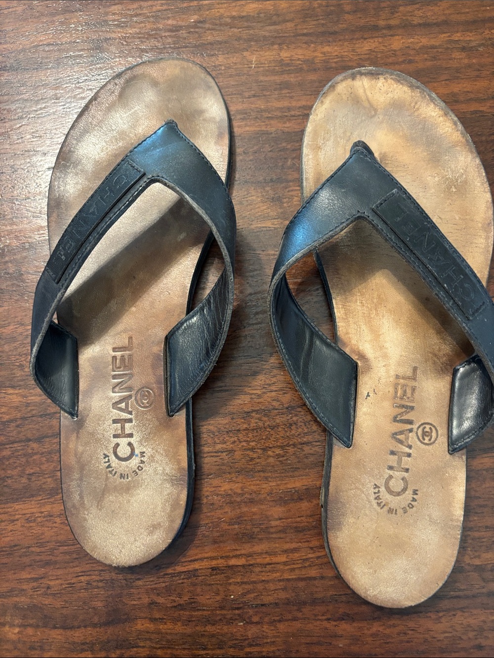 CHANEL Black Leather Thong Sandals with Tan Footbed